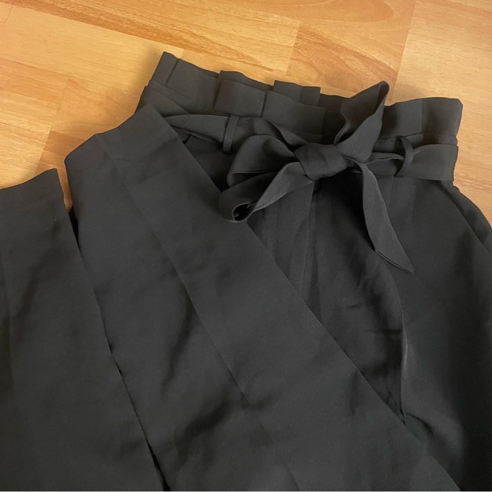 Lulus black high-waisted wide-leg pants with bow detail in size S